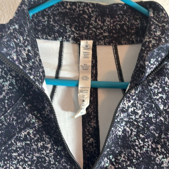 Lululemon jacket define - Picture 3 of 4